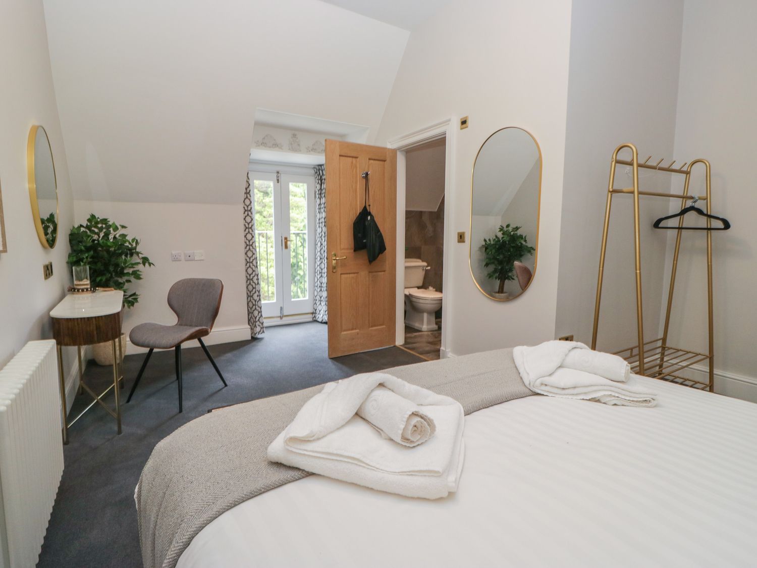 Representative Classic Ensuite bedroom at Brettargh Holt Mansion